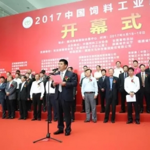 600������ИI(y��)��Ӣ��(qi��ng)���C���ڸ��ݣ��l�����Z�ˣ�һ���hâ��