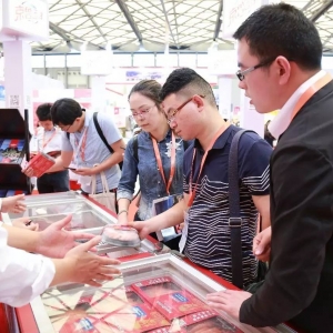 ��һ���{���ˣ�̩�fʢ�y����Ʒ��King Oscar������ʽ�M���Ї��Ј���