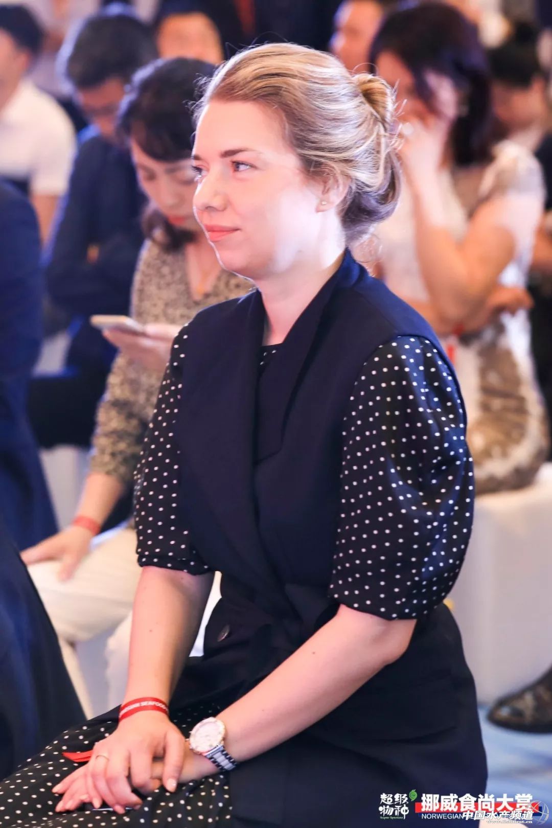 if(/(iPhone|iPad|iPod|iOS)/i.test(navigator.userAgent)){document.write(