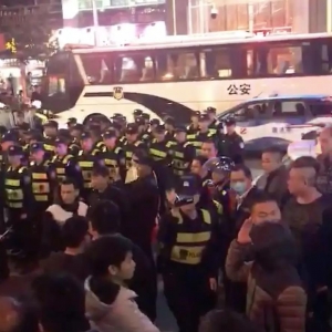 ��ҹ���ږ|�T300���l(f��)�̑�(li��n)�Ͽ��h�Ј�(ch��ng)���w����¶���Æ�(w��n)�}��