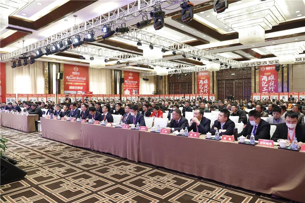 ͨ���ɳ���һ�����˲�Ŀ�Ĵ��£�